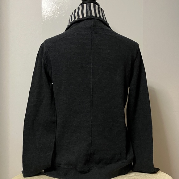 Lululemon In A Cinch Long Sleeve Tee Sz 8 Heathered Black/Super Wide Load Stripe - Picture 9 of 12